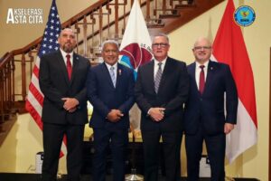 Badan Narkotika Nasional (BNN) menerima penghargaan dari Drug Enforcement Administration (DEA) Amerika Serikat Badan Narkotika Nasional (BNN) menerima penghargaan dari Drug Enforcement Administration (DEA) Amerika Serikat