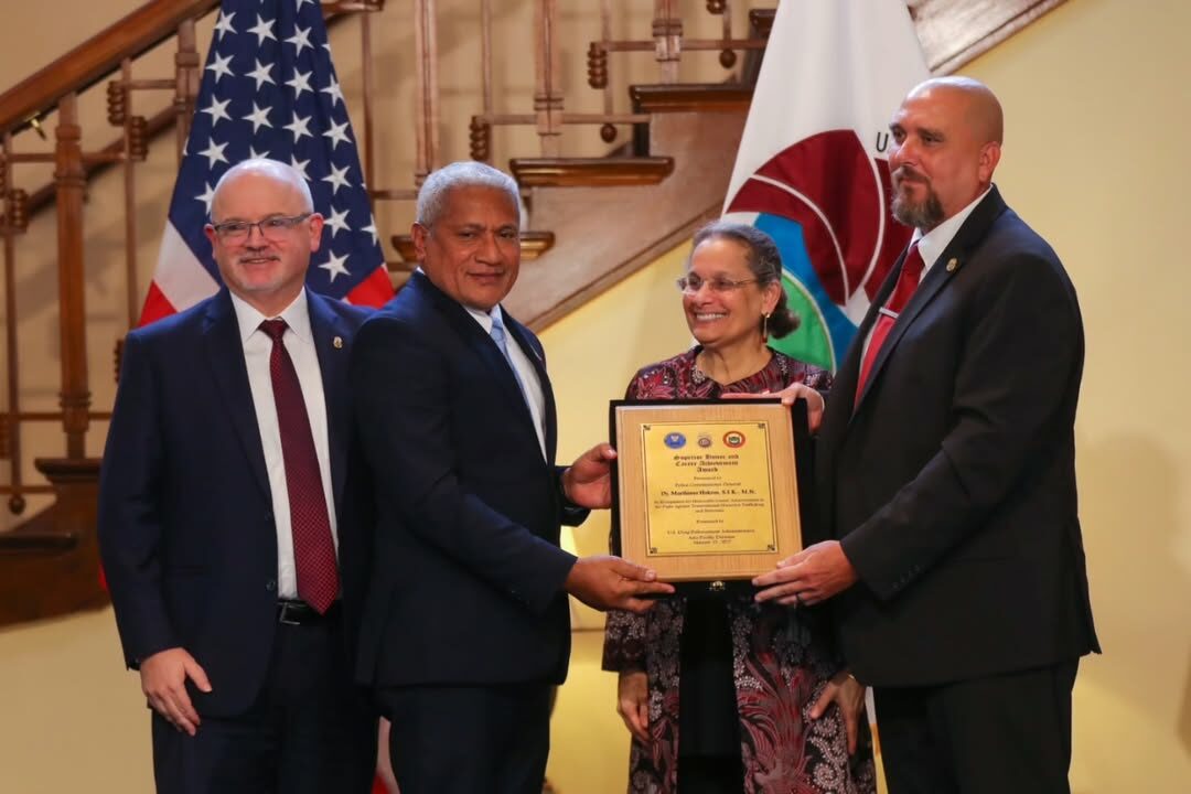 Badan Narkotika Nasional (BNN) menerima penghargaan dari Drug Enforcement Administration (DEA) Amerika Serikat Badan Narkotika Nasional (BNN) menerima penghargaan dari Drug Enforcement Administration (DEA) Amerika Serikat